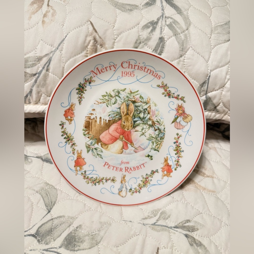 Wedgwood Peter Rabbit Merry Christmas 1995 Plate – Made in England
